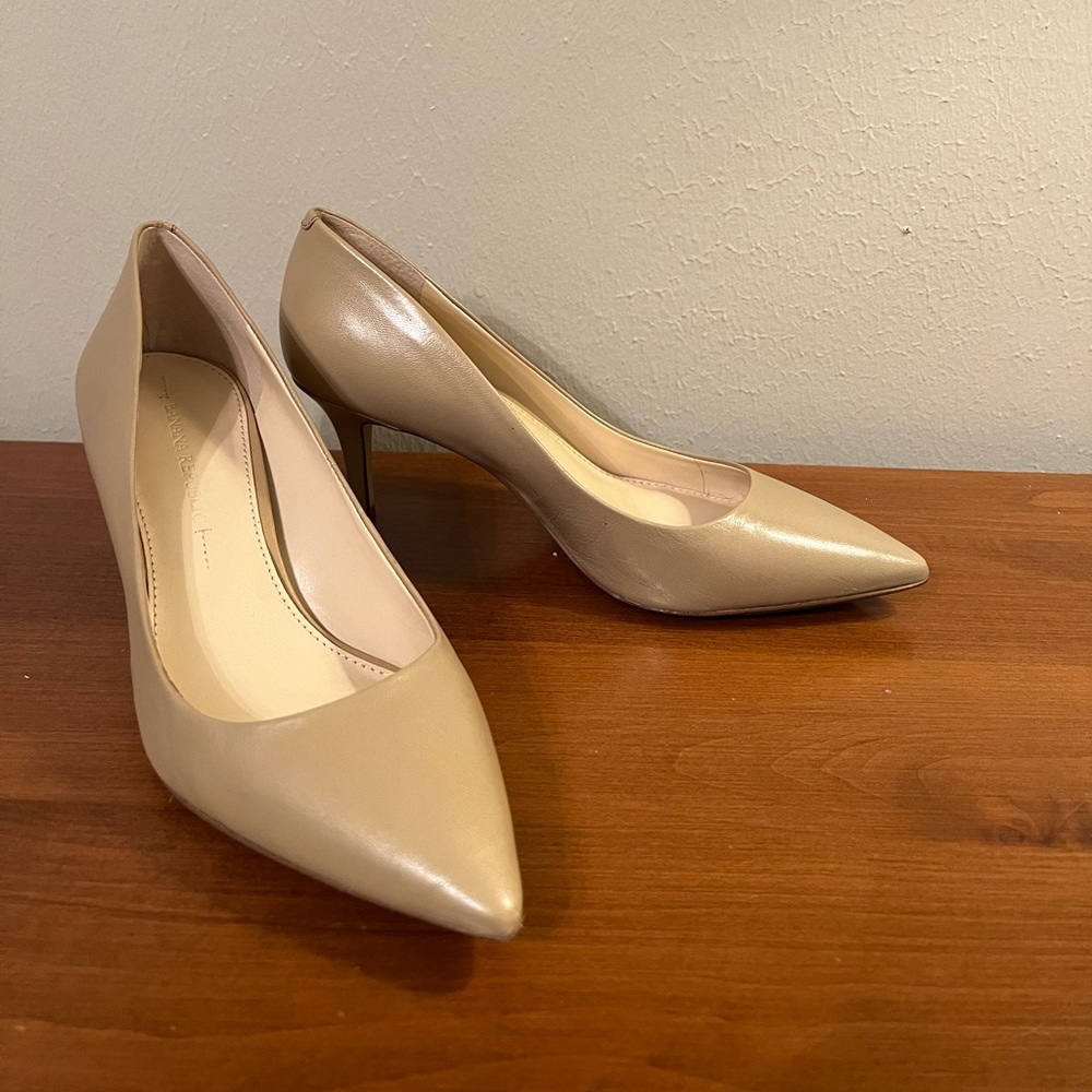 Women’s pump by Banana Republic